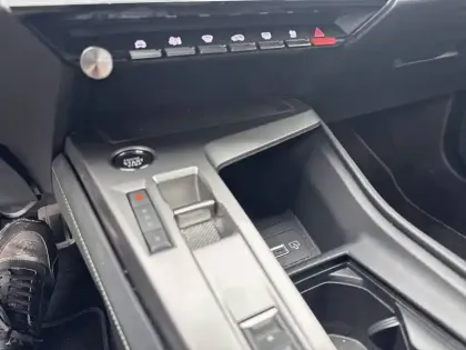 Photo 13 Peugeot 408  PHEV 225 e-EAT8