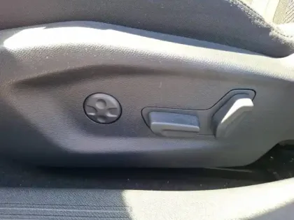 Photo 27 Peugeot 308  Electrique 55 kWh 156ch