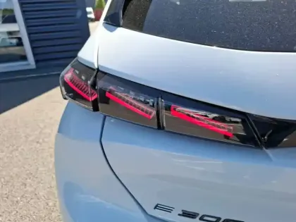 Photo 16 Peugeot 308  Electrique 55 kWh 156ch