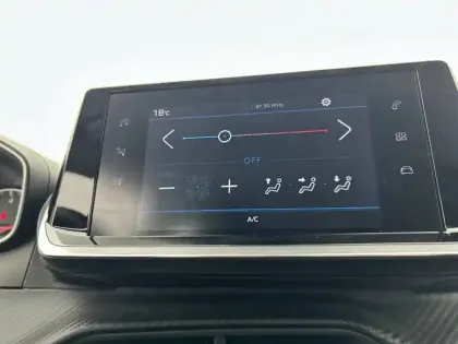 Photo 20 Peugeot 208  PureTech 75 S&S BVM5