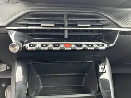 Photo 17 Peugeot 208  PureTech 75 S&S BVM5