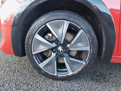 Photo 12 Peugeot 208  Electrique 50 kWh 136ch