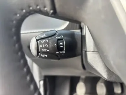 Photo 19 Peugeot 208  PureTech 75 S&S BVM5