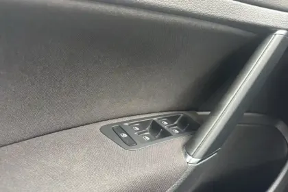 Photo 12 Volkswagen Golf  1.0 TSI 115 BVM6