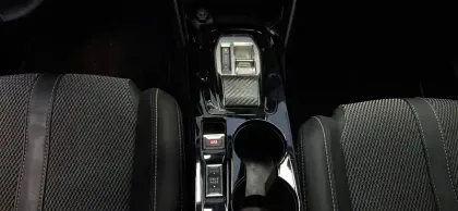 Photo 104 Peugeot 2008  Hybrid 136 e-DCS6