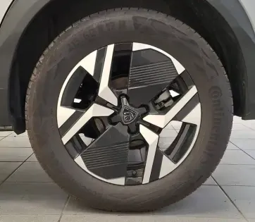 Photo 11 Peugeot 2008  Hybrid 136 e-DCS6