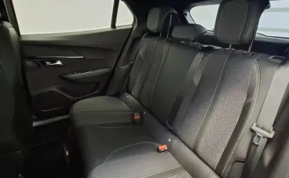 Photo 90 Peugeot 2008  Hybrid 136 e-DCS6