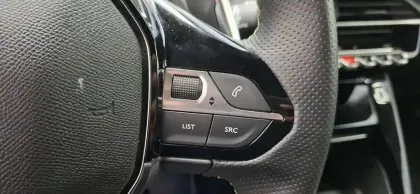 Photo 24 Peugeot 2008  Hybrid 136 e-DCS6