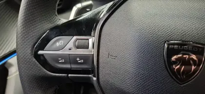Photo 111 Peugeot 2008  Hybrid 136 e-DCS6
