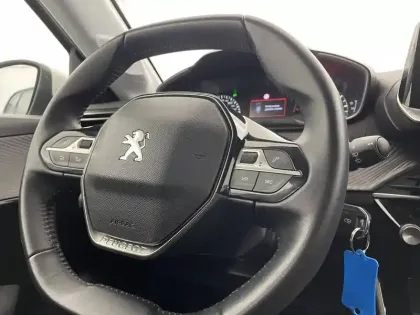 Photo 28 Peugeot 208  PureTech 100 S&S BVM6
