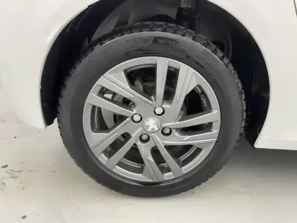 Photo 18 Peugeot 208  PureTech 100 S&S BVM6