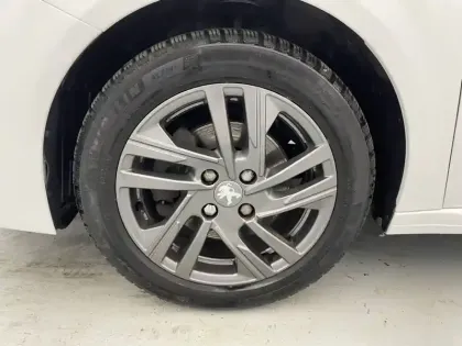 Photo 16 Peugeot 208  PureTech 100 S&S BVM6