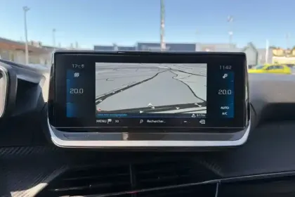 Photo 24 Peugeot 2008  PureTech 130 S&S EAT8