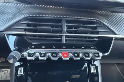 Photo 29 Peugeot 2008  PureTech 130 S&S EAT8