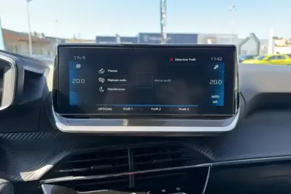 Photo 28 Peugeot 2008  PureTech 130 S&S EAT8