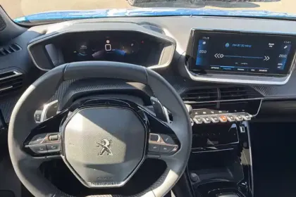 Photo 17 Peugeot 2008  PureTech 130 S&S EAT8