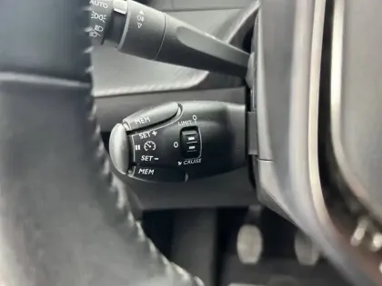 Photo 18 Peugeot 208  PURETECH 75 S&S BVM5