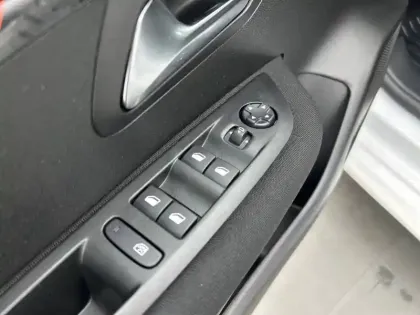 Photo 17 Peugeot 208  PureTech 75 S&S BVM5