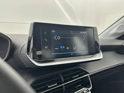 Photo 19 Peugeot 208  PureTech 75 S&S BVM5