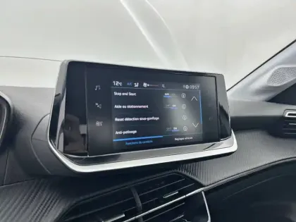 Photo 20 Peugeot 208  PureTech 75 S&S BVM5