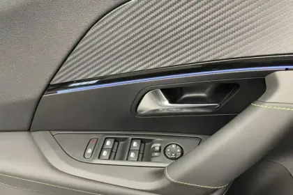 Photo 16 Peugeot 2008  Hybrid 145 e-DCS6