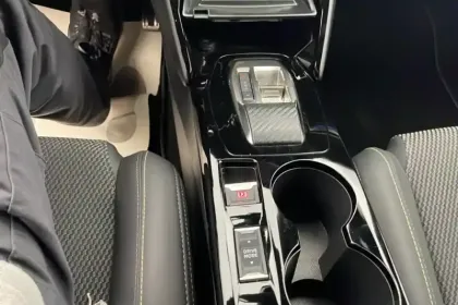 Photo 21 Peugeot 2008  Hybrid 145 e-DCS6