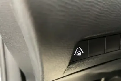 Photo 18 Peugeot 2008  Hybrid 145 e-DCS6