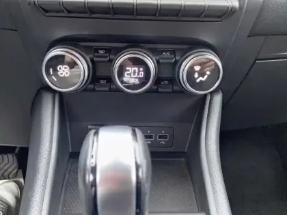 Photo 12 Renault Captur  TCe 130 EDC FAP Intens