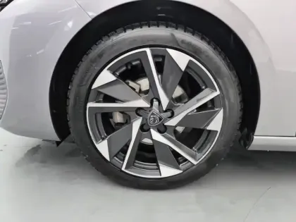 Photo 14 Peugeot 308  PureTech 130ch S&S EAT8 Allure Pack