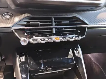 Photo 12 Peugeot 2008 Gén. II Ph1 NG GT Pack 5