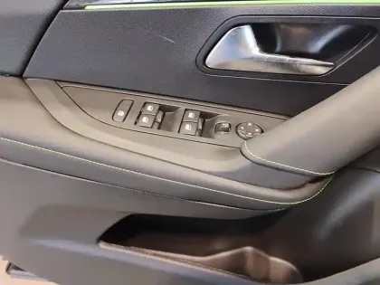 Photo 19 Peugeot 2008 Gén. II Ph1 NG GT Pack 5