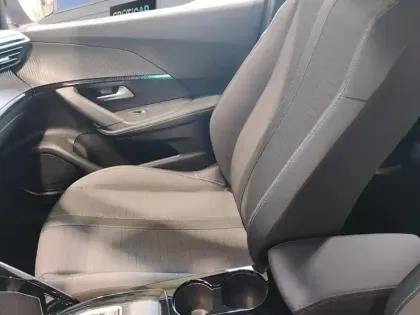 Photo 8 Peugeot 2008  PureTech 130 S&S EAT8 Allure