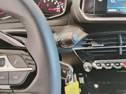 Photo 17 Peugeot 2008  PureTech 130 S&S EAT8 Allure