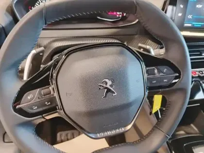 Photo 11 Peugeot 2008  PureTech 130 S&S EAT8 Allure