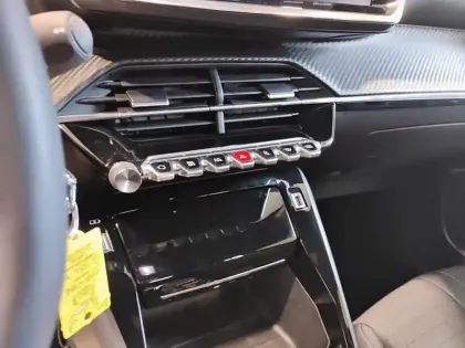 Photo 12 Peugeot 2008  PureTech 130 S&S EAT8 Allure