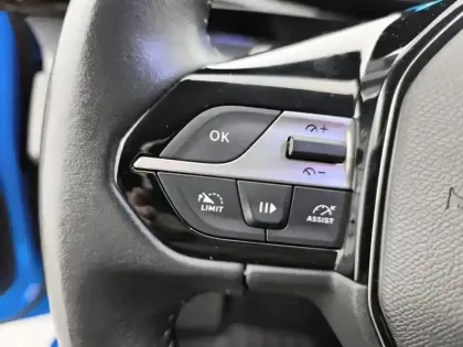 Photo 18 Peugeot 308  PHEV 180 e-EAT8 Allure