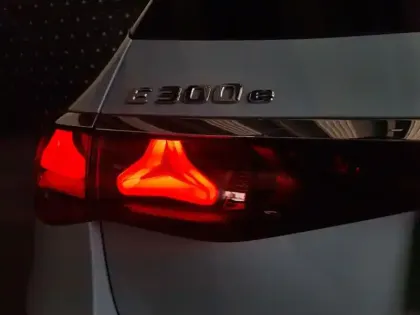 Photo 31 Mercedes CLA sse E 300 e Hybrid EQ AMG L