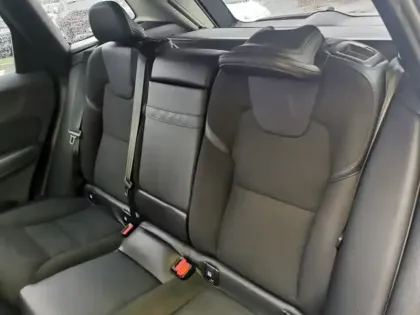 Photo 12 Volvo Xc60 Momentum Business B4 2WD 2.0 1