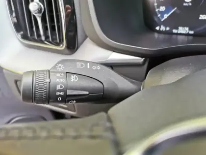 Photo 19 Volvo Xc60 Momentum Business B4 2WD 2.0 1