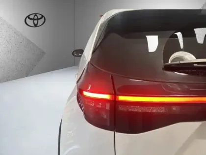 Photo 16 Toyota Yaris Hybride 1.5 HYBRID 116H DESIGN AUTO 2WD