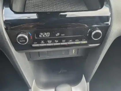 Photo 17 Toyota Yaris Hybride 1.5 HYBRID 116H DESIGN