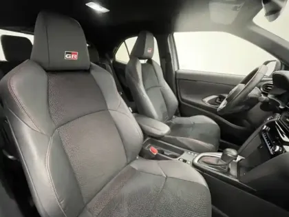 Photo 26 Toyota Yaris Hybride 1.5 HYBRID 130H GR SPORT Techno