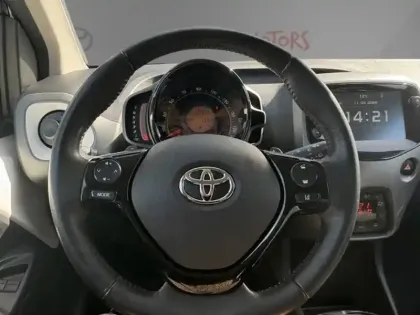 Photo 13 Toyota Aygo 1.0 VVT-i x-play x-app x-shift