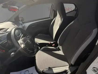 Photo 9 Toyota Aygo 1.0 VVT-i x-play x-app x-shift
