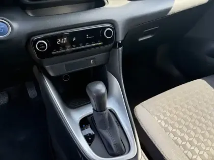 Photo 11 Toyota Yaris Hybride 116h Dynamic Business Beyond Zer