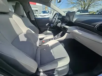 Photo 11 Toyota Yaris Hybride 116h Iconic