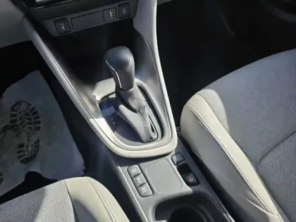 Photo 19 Toyota Yaris Hybride 116h Iconic