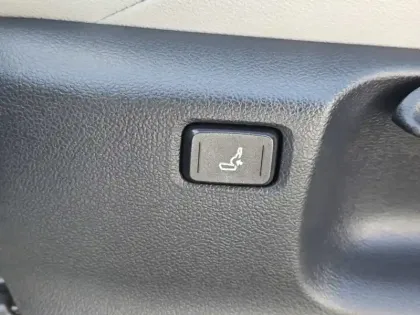 Photo 21 Toyota Yaris Hybride 116h Iconic