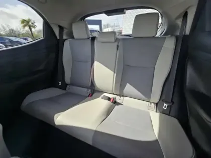 Photo 15 Toyota Yaris Hybride 116h Iconic