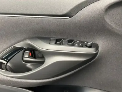 Photo 12 Toyota Yaris Hybride 1.5 HYBRID 130H DESIGN / PACK CARGO